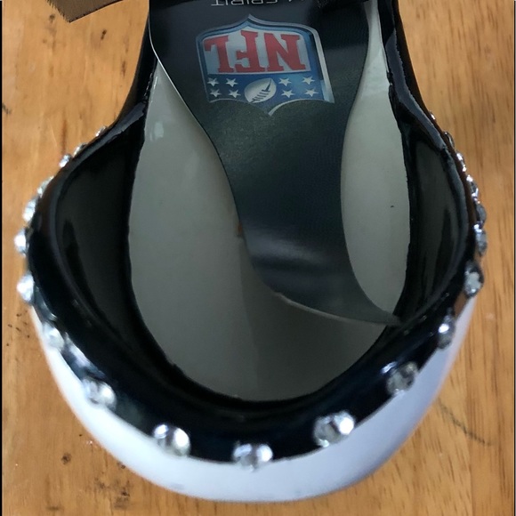 Chicago Bears High Heel Shoe Bottle Holder - Picture 3 of 5